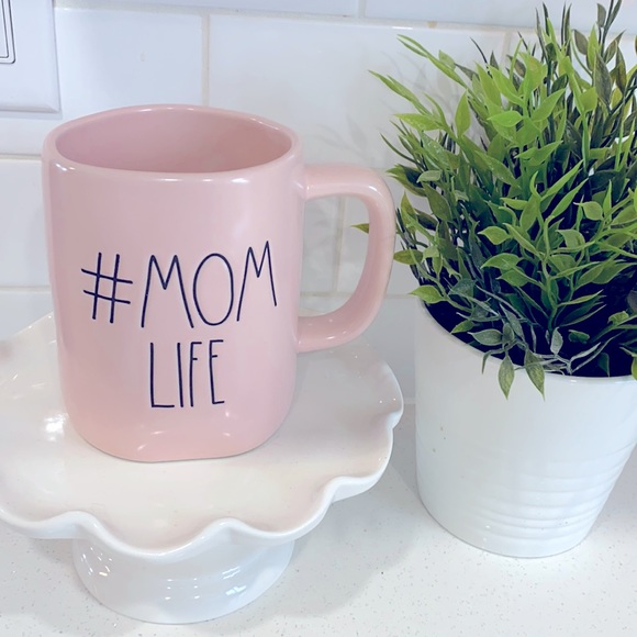 SOLD Rae Dunn #MOM LIFE mug - Picture 1 of 1